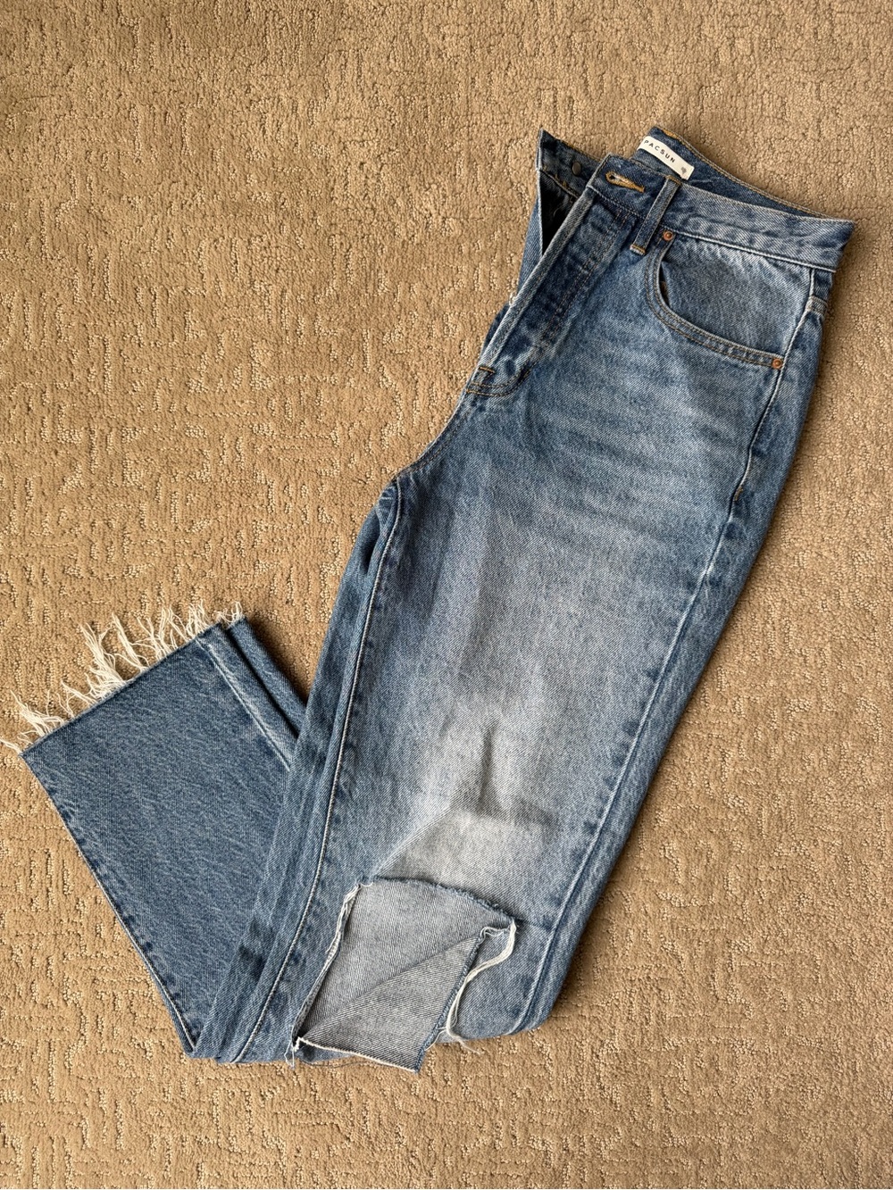 PacSun Women’s Straight Leg Jeans in Light Blue Wash with Raw Hem